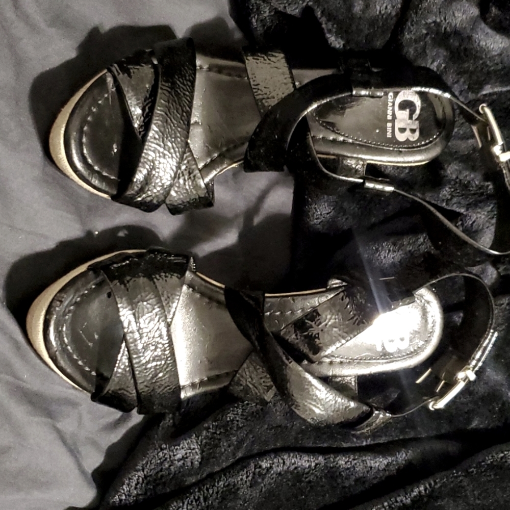 Size 8 Gianni Bini black strappy heels... super cute!